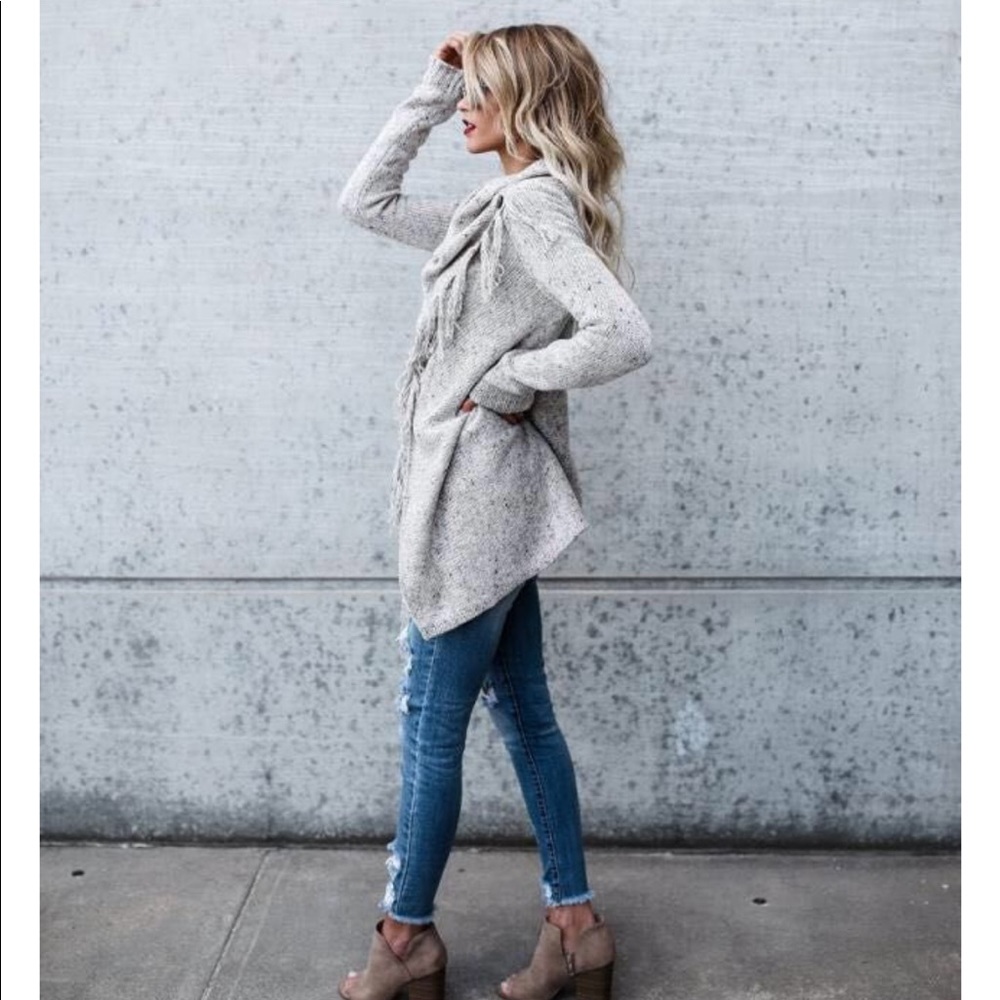 RESTOCKED! Grey Poncho Cardigan w/ Fringe Tassel - Picture 3 of 6
